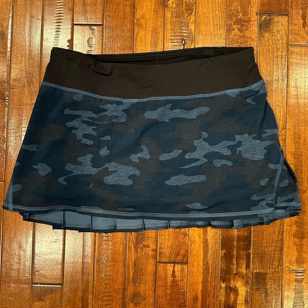 Lululemon size 6 blue/black camo ruffle athletic skirt with built in shorts